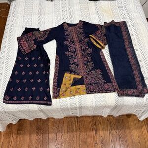 Hussain Rehar 3 Pc,Karandi Embroidered Suit Organza Dupatta Pakistani M